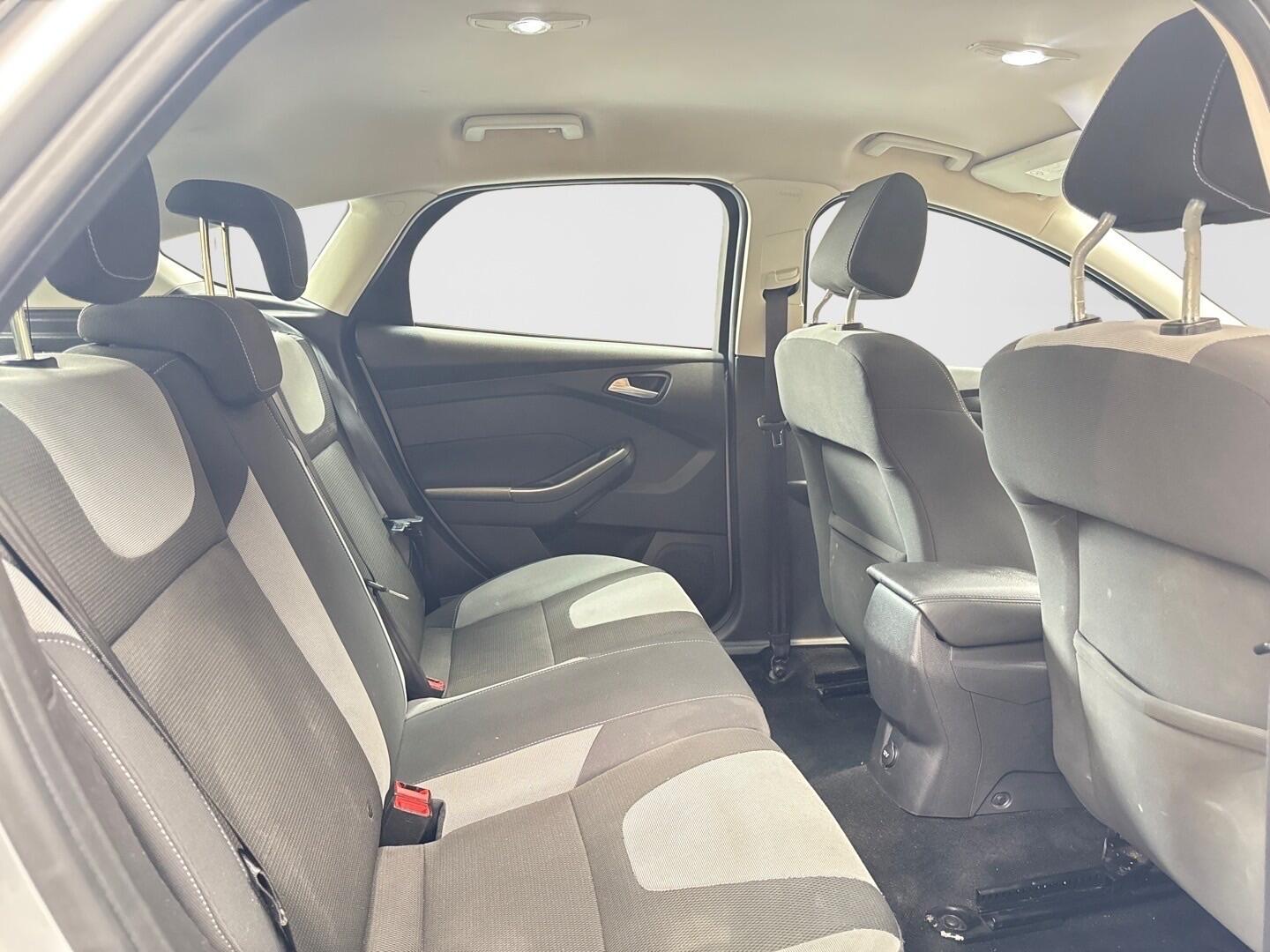 Used Ford Focus 2011 for sale - 76446885: Photo 9