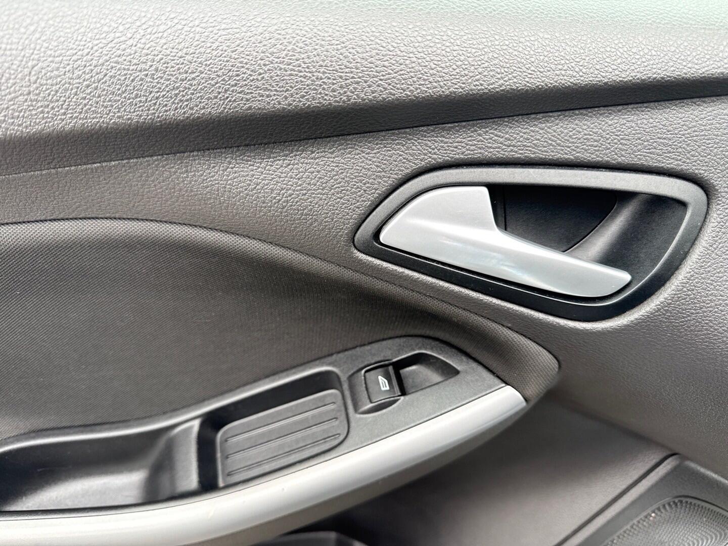 Used Ford Focus 2017 for sale - 78063105: Photo 17