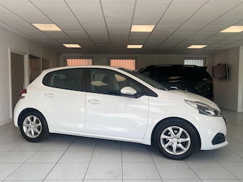 Peugeot - 208