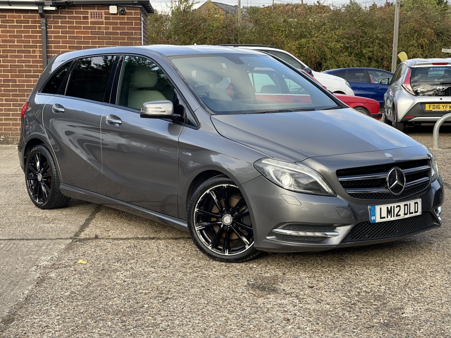 Used Mercedes-Benz B-Class 2012 for sale - 76174135: Photo 1