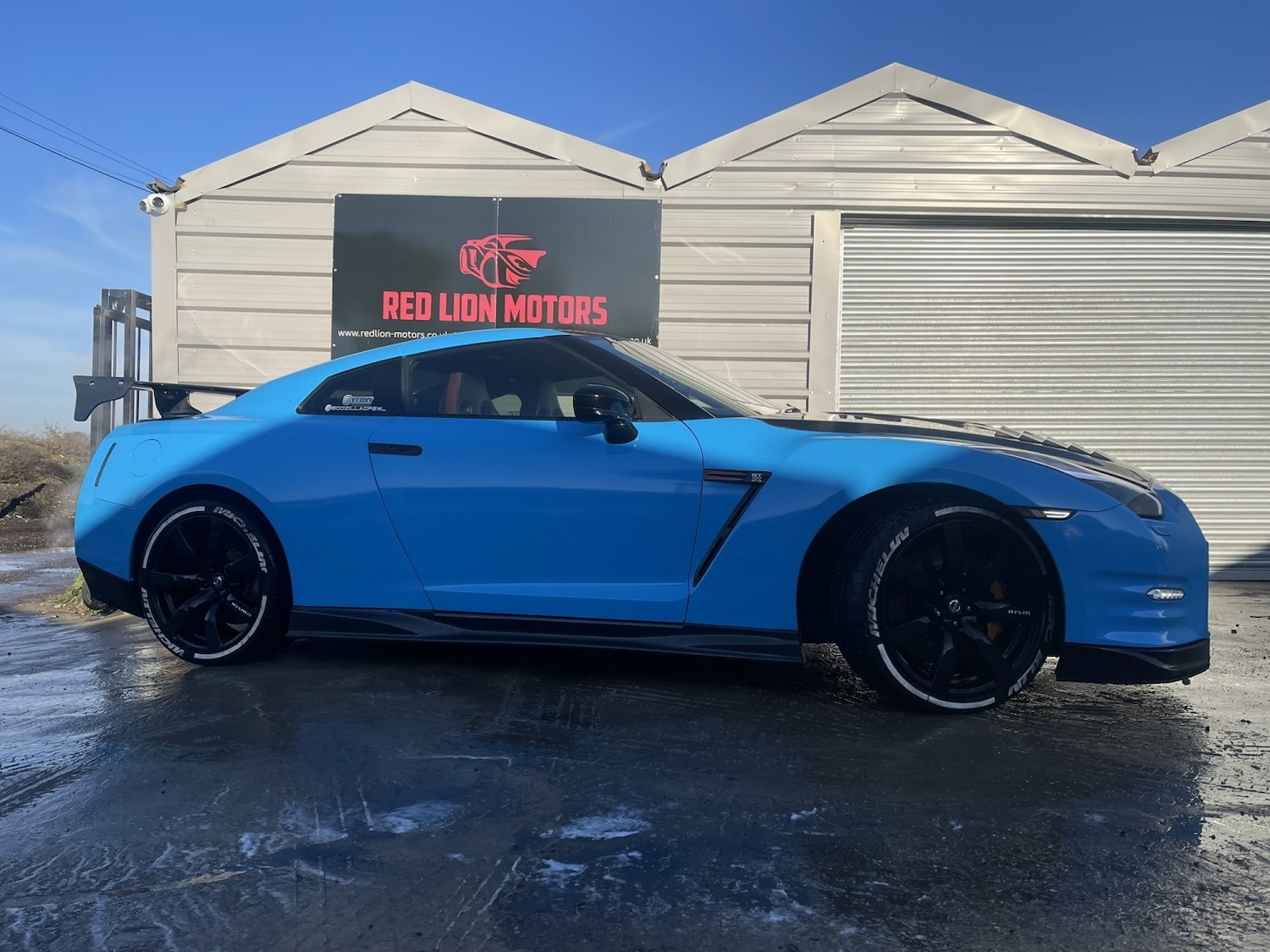 Used Nissan GT-R 2009 for sale - 77201231: Photo 2