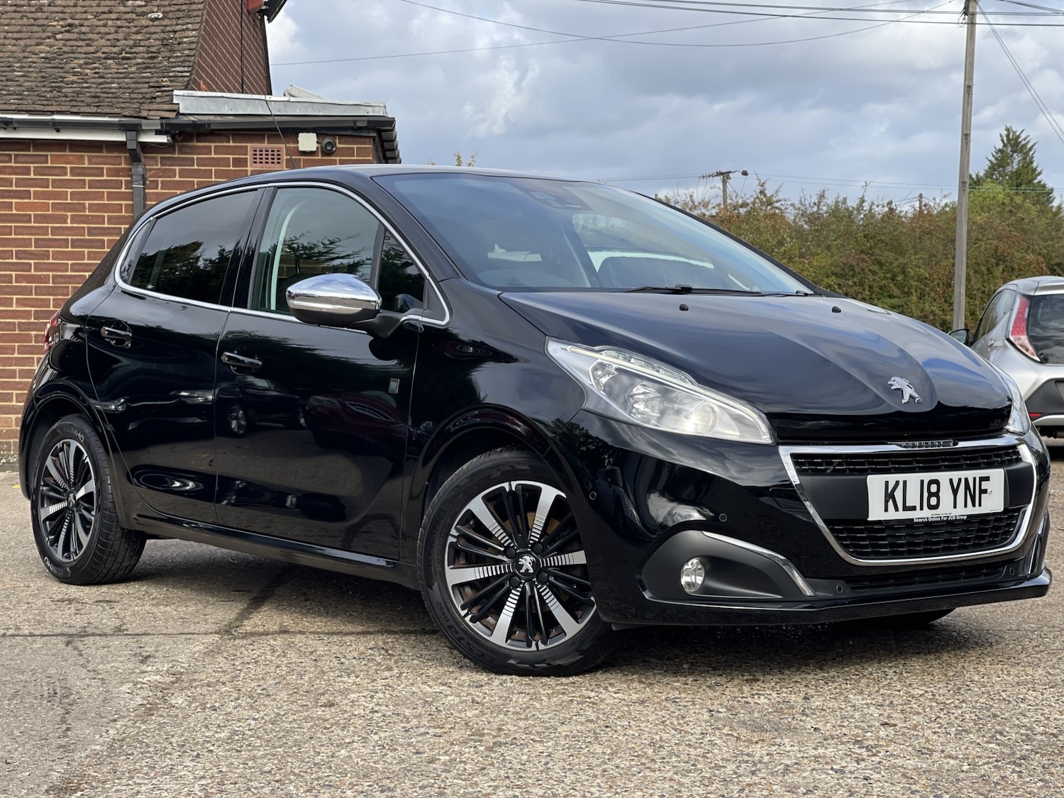 Used Peugeot 208 2018 for sale - 76178979: Photo 2
