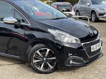 Used Peugeot 208 2018 for sale - 76178979: Photo 3