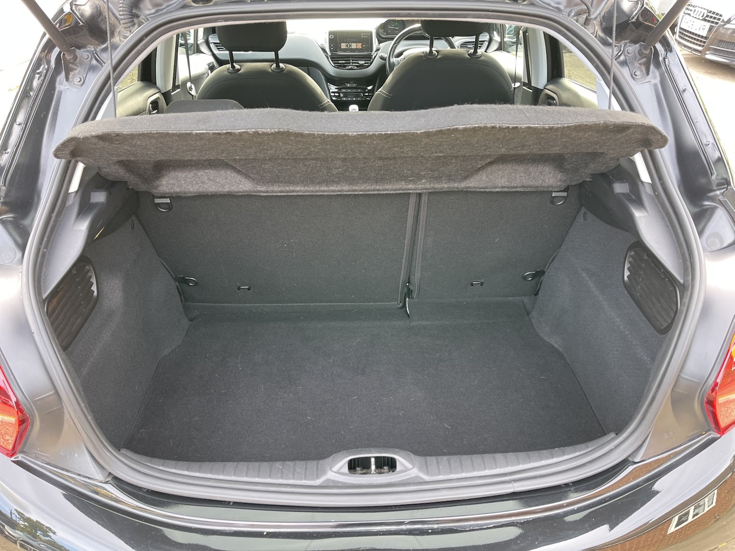 Used Peugeot 208 2018 for sale - 76178979: Photo 44