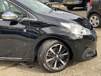 Used Peugeot 208 2018 for sale - 76178979: Photo 4