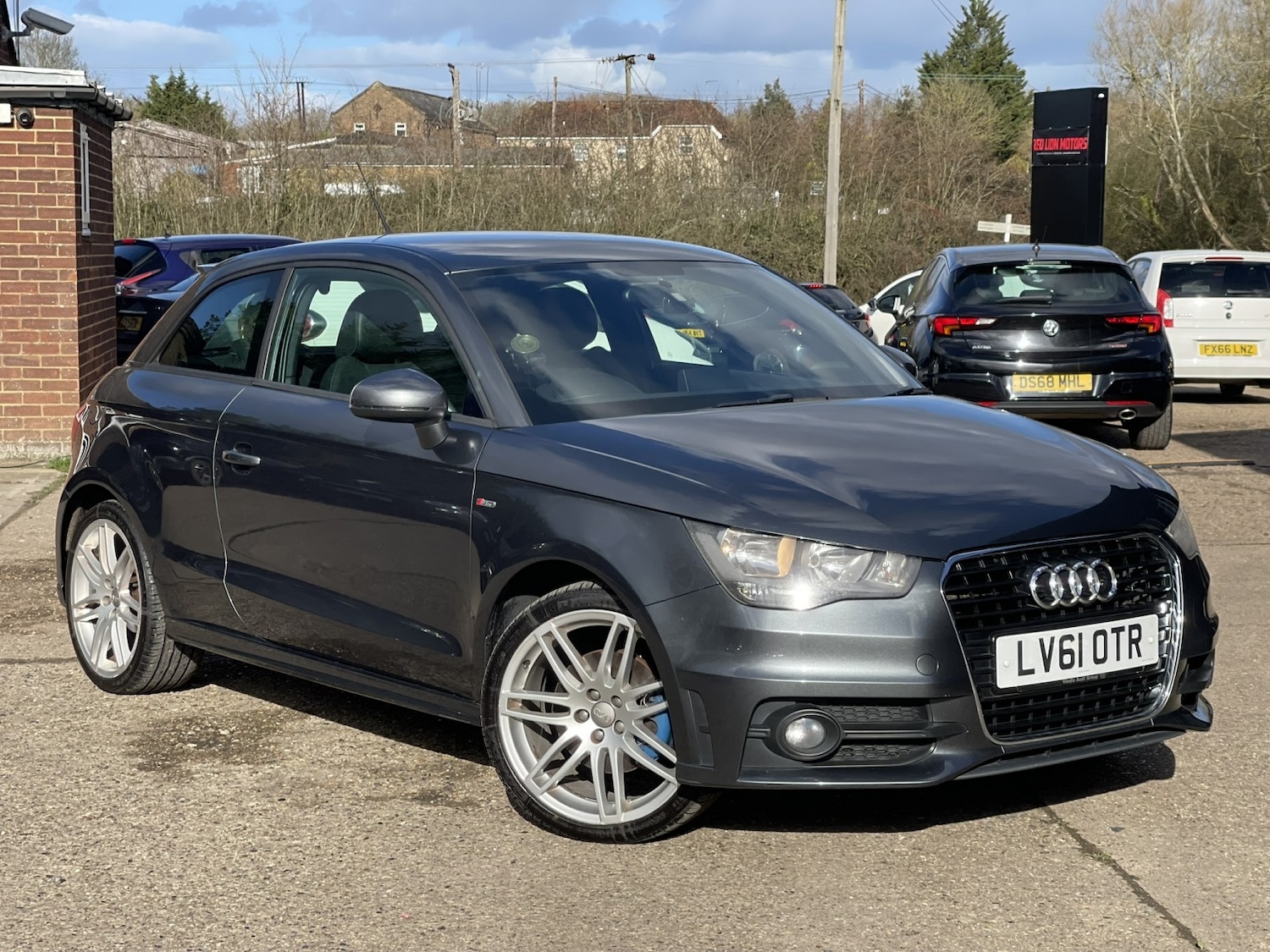 Used Audi A1 2011 for sale - 77836996: Photo 2