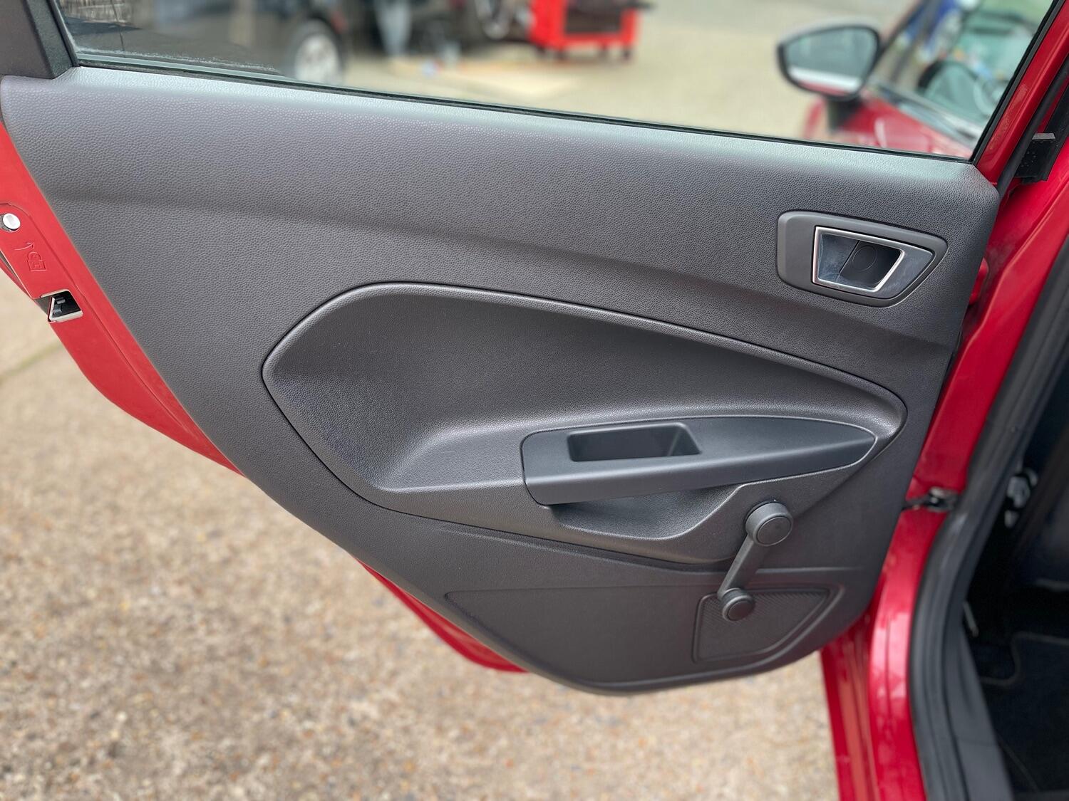Used Ford Fiesta 2015 for sale - 76019567: Photo 30