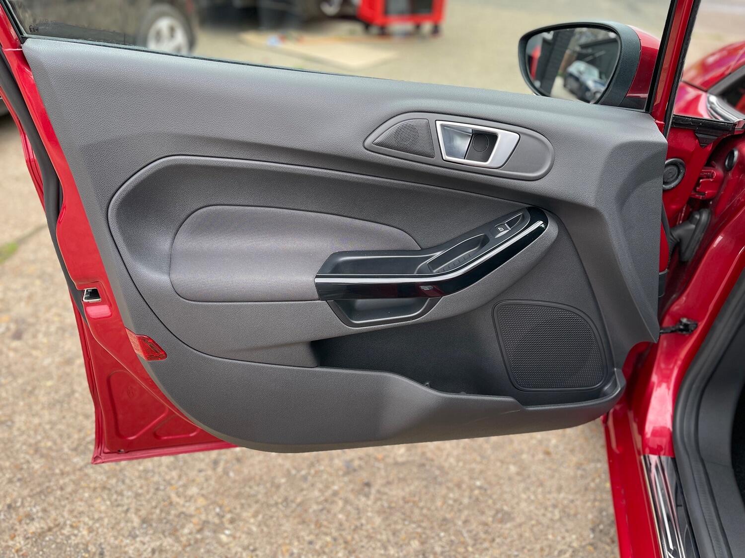 Used Ford Fiesta 2015 for sale - 76019567: Photo 34