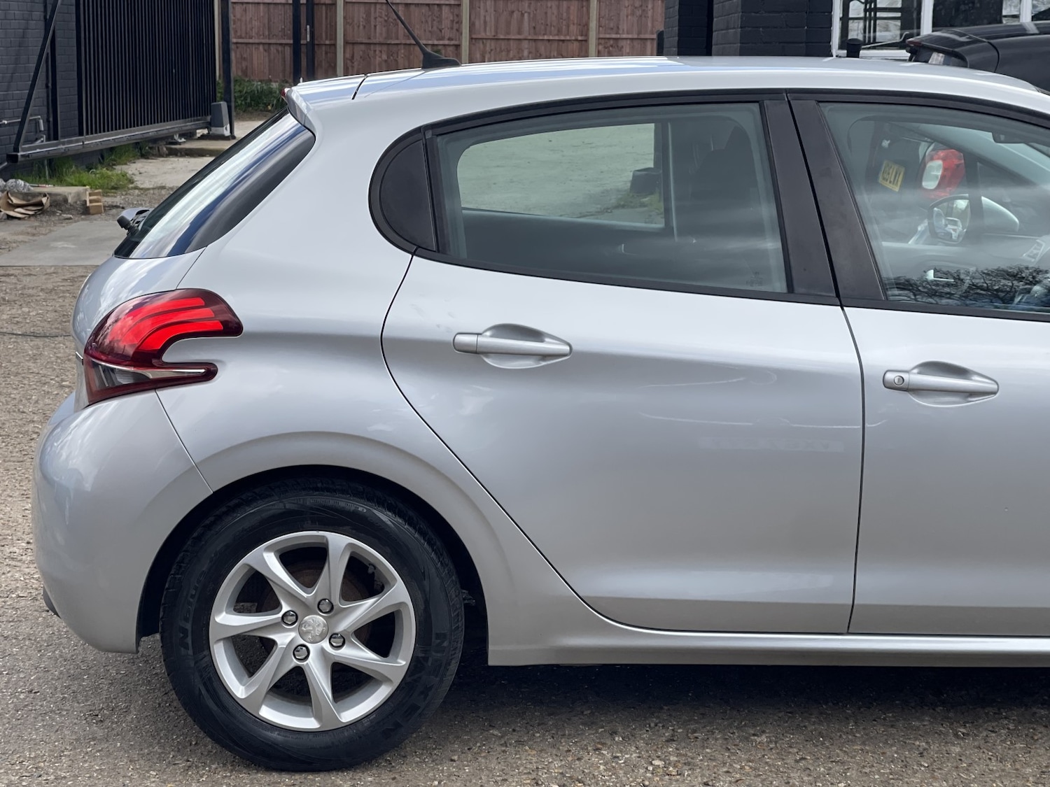 Used Peugeot 208 2017 for sale - 78062249: Photo 24