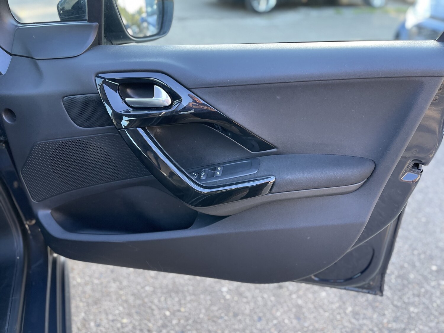 Used Peugeot 208 2017 for sale - 78176133: Photo 44