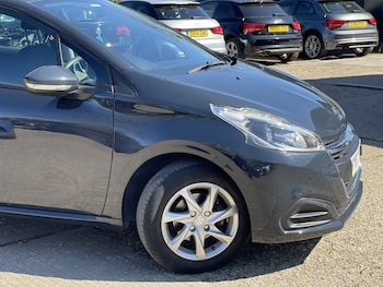 Used Peugeot 208 2017 for sale - 78176133: Photo
