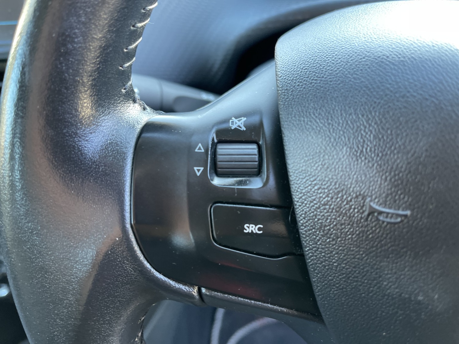 Used Peugeot 208 2017 for sale - 78176133: Photo 54