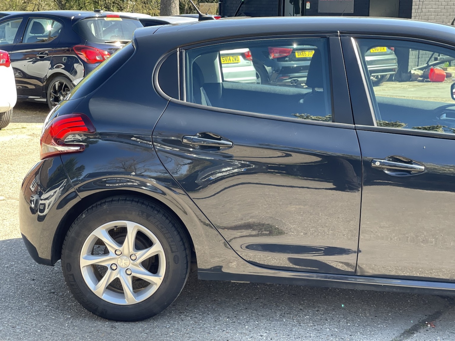 Used Peugeot 208 2017 for sale - 78176133: Photo 8