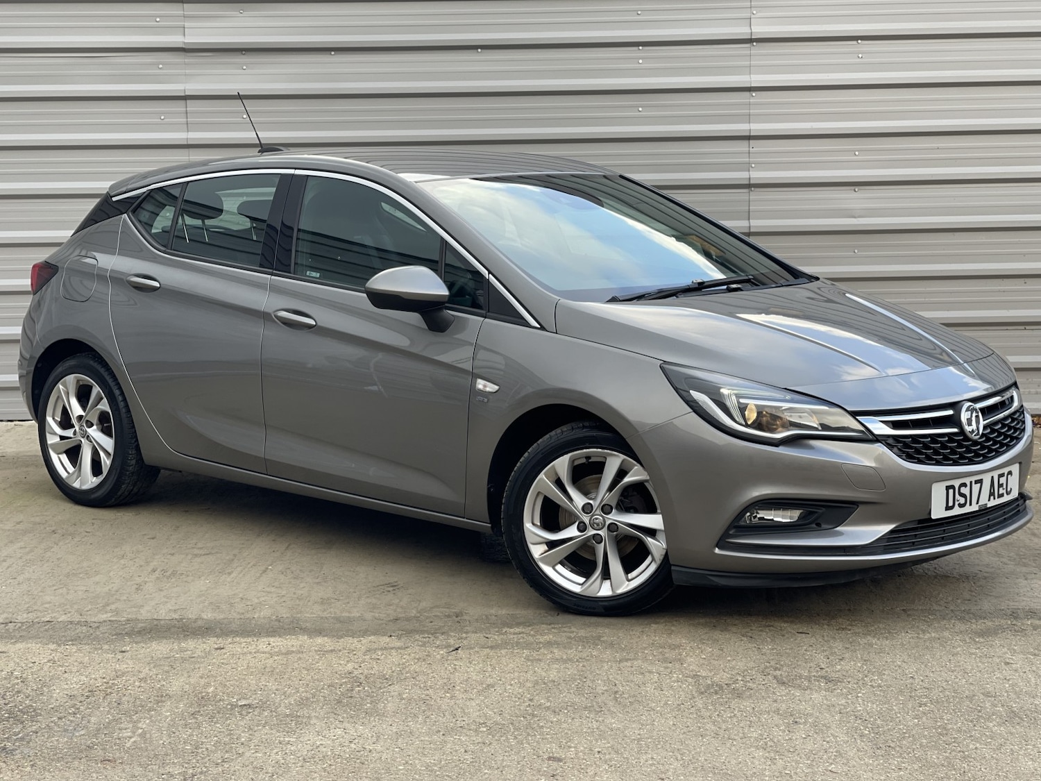 Used Vauxhall Astra 2017 for sale - 76510965: Photo 1