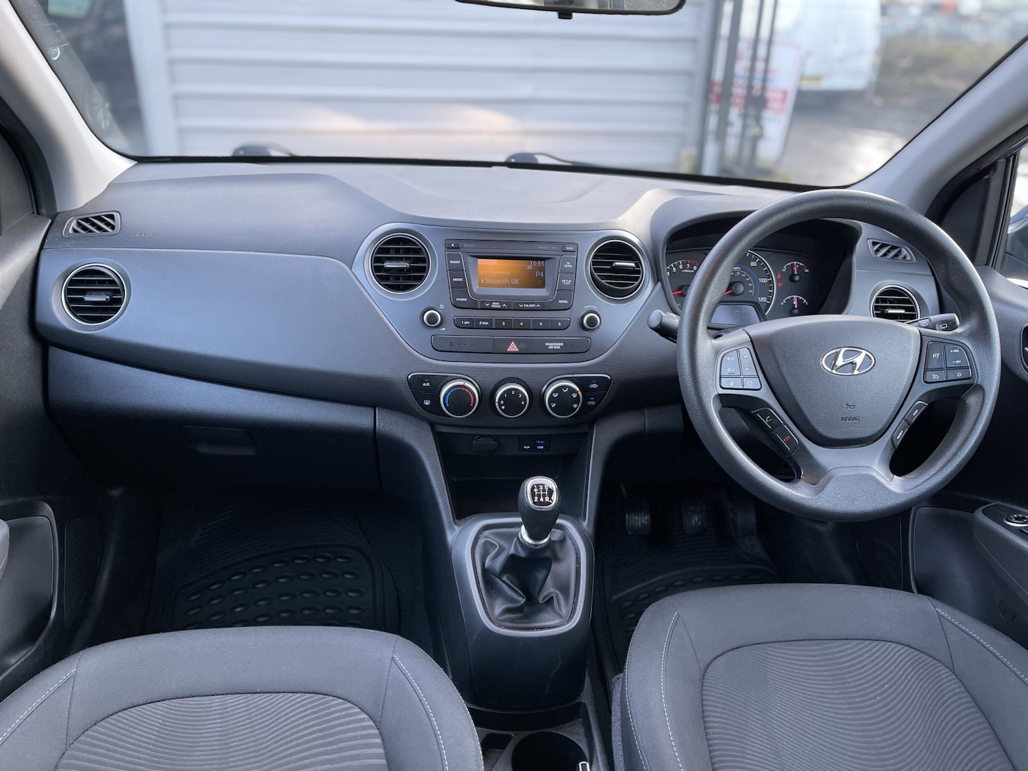 Used Hyundai i10 2017 for sale - 77385293: Photo 37