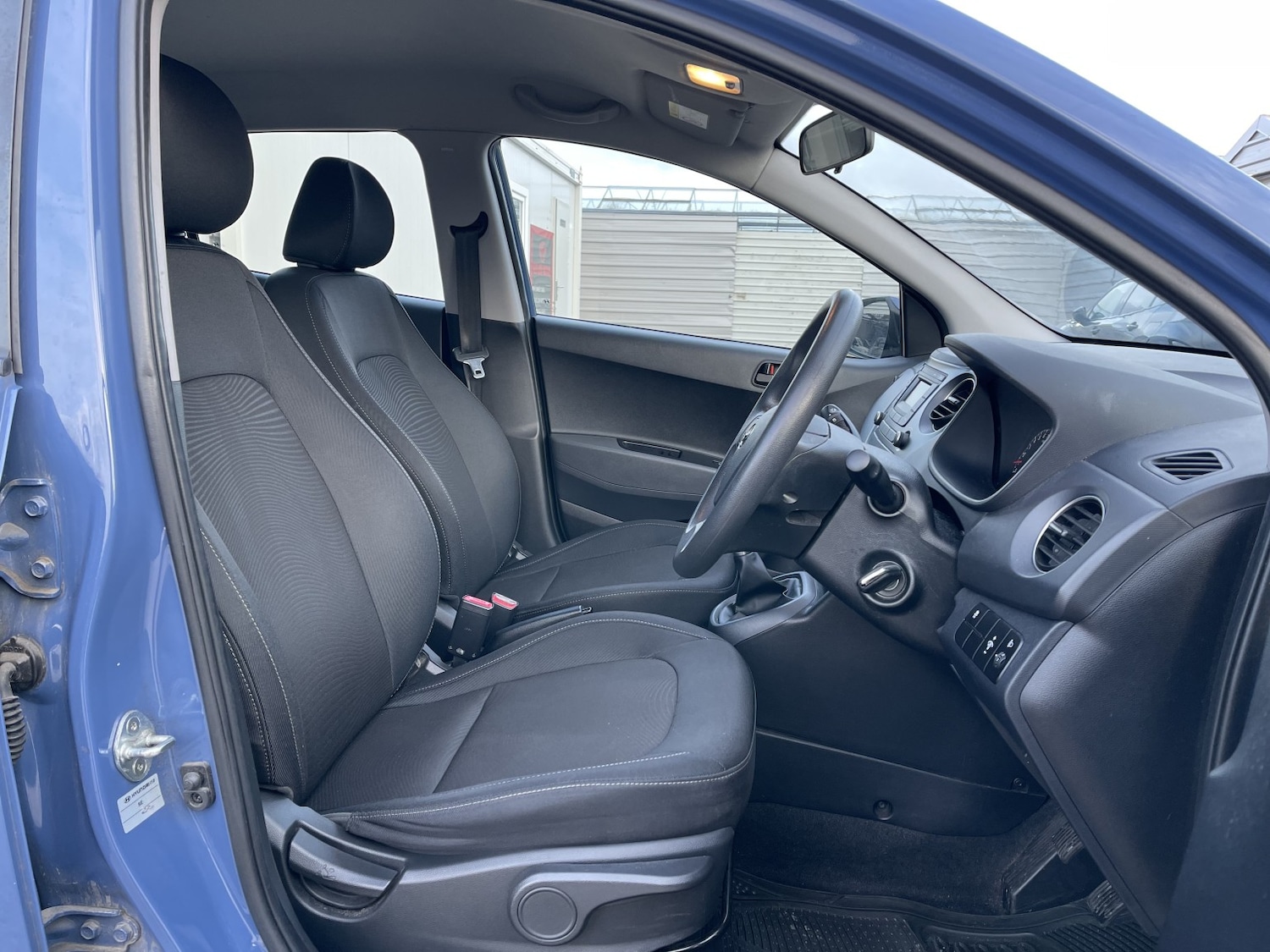 Used Hyundai i10 2017 for sale - 77385293: Photo 48