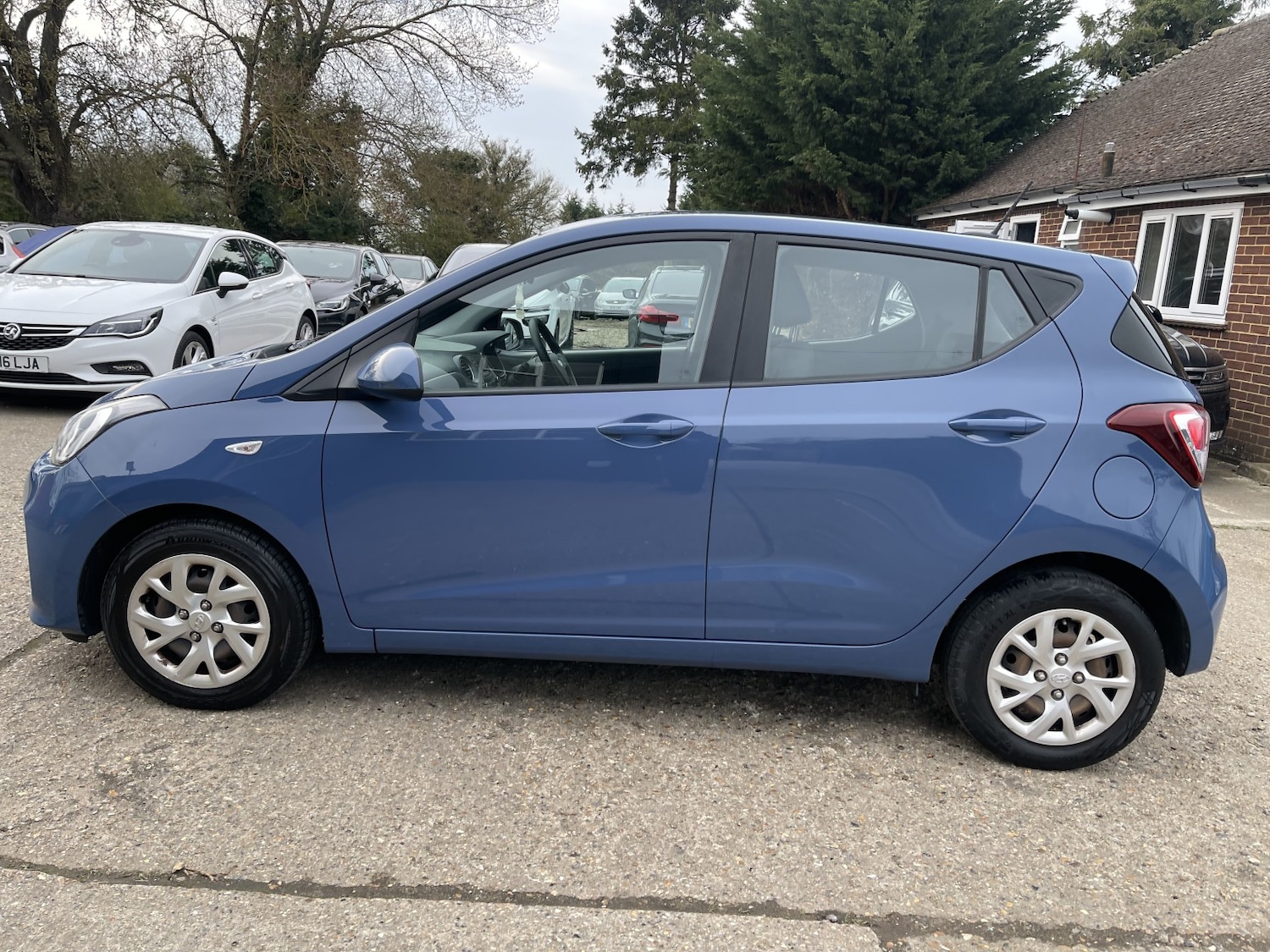 Used Hyundai i10 2018 for sale - 77981796: Photo 29
