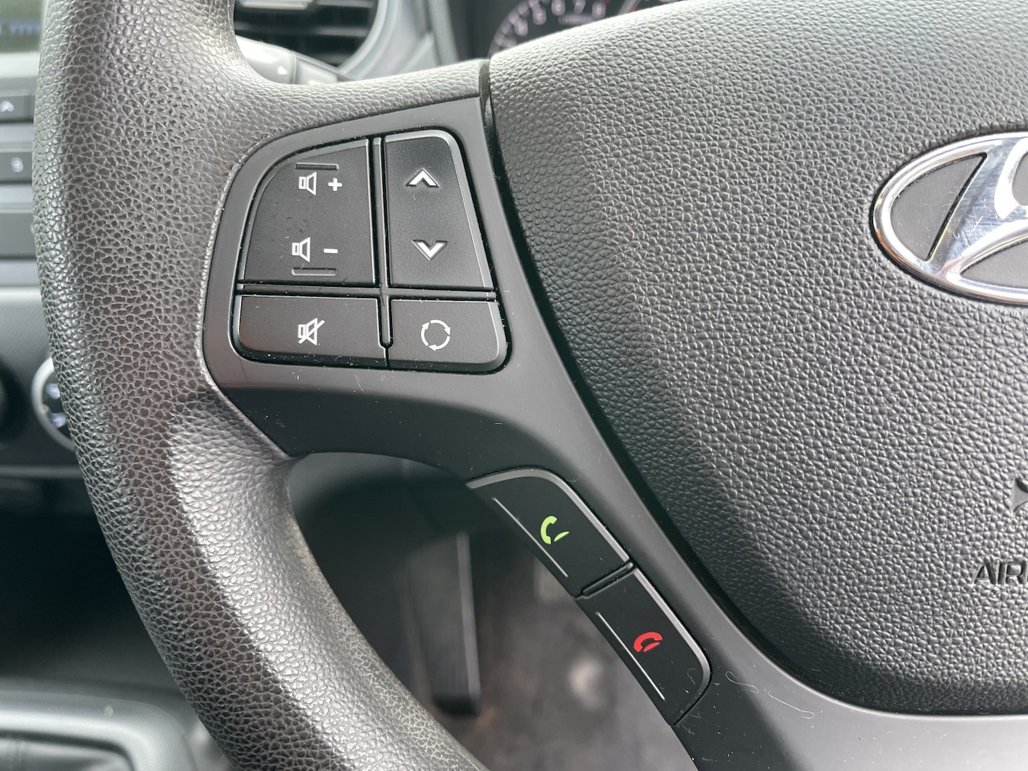 Used Hyundai i10 2018 for sale - 77981796: Photo 49