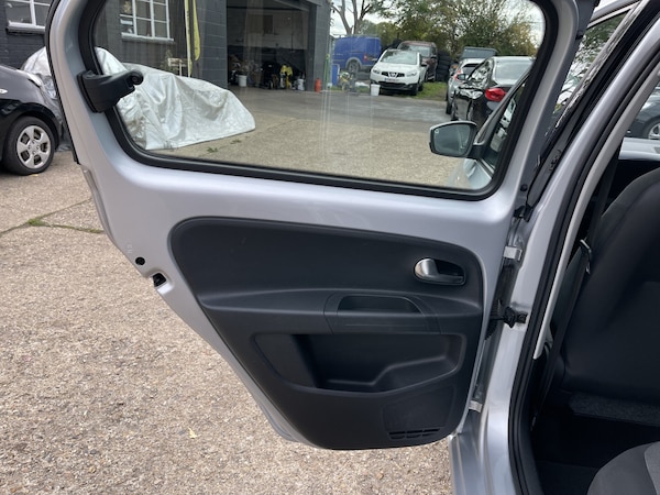 Used Volkswagen up! 2016 for sale - 76205610: Photo 36