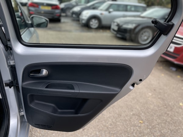 Used Volkswagen up! 2016 for sale - 76205610: Photo 45