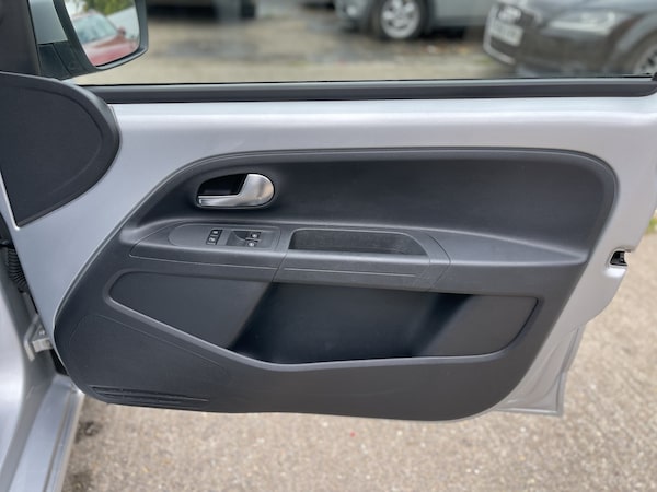 Used Volkswagen up! 2016 for sale - 76205610: Photo 48