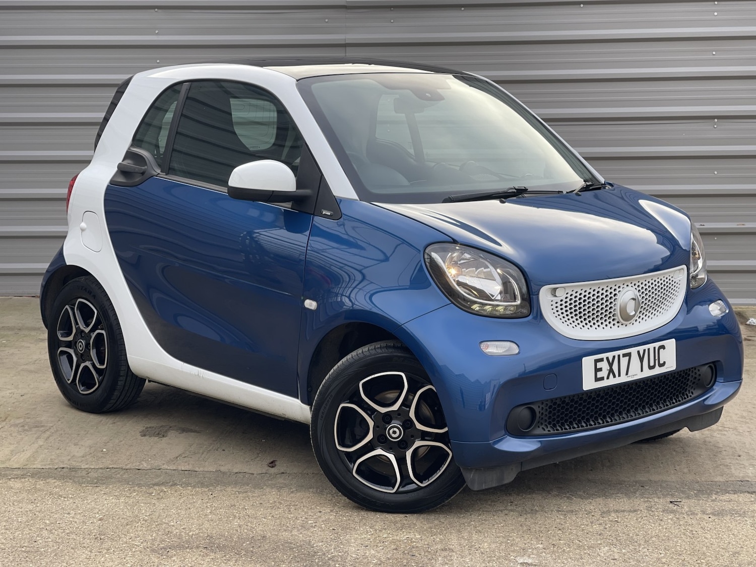 Used smart fortwo 2017 for sale - 76643465: Photo 1