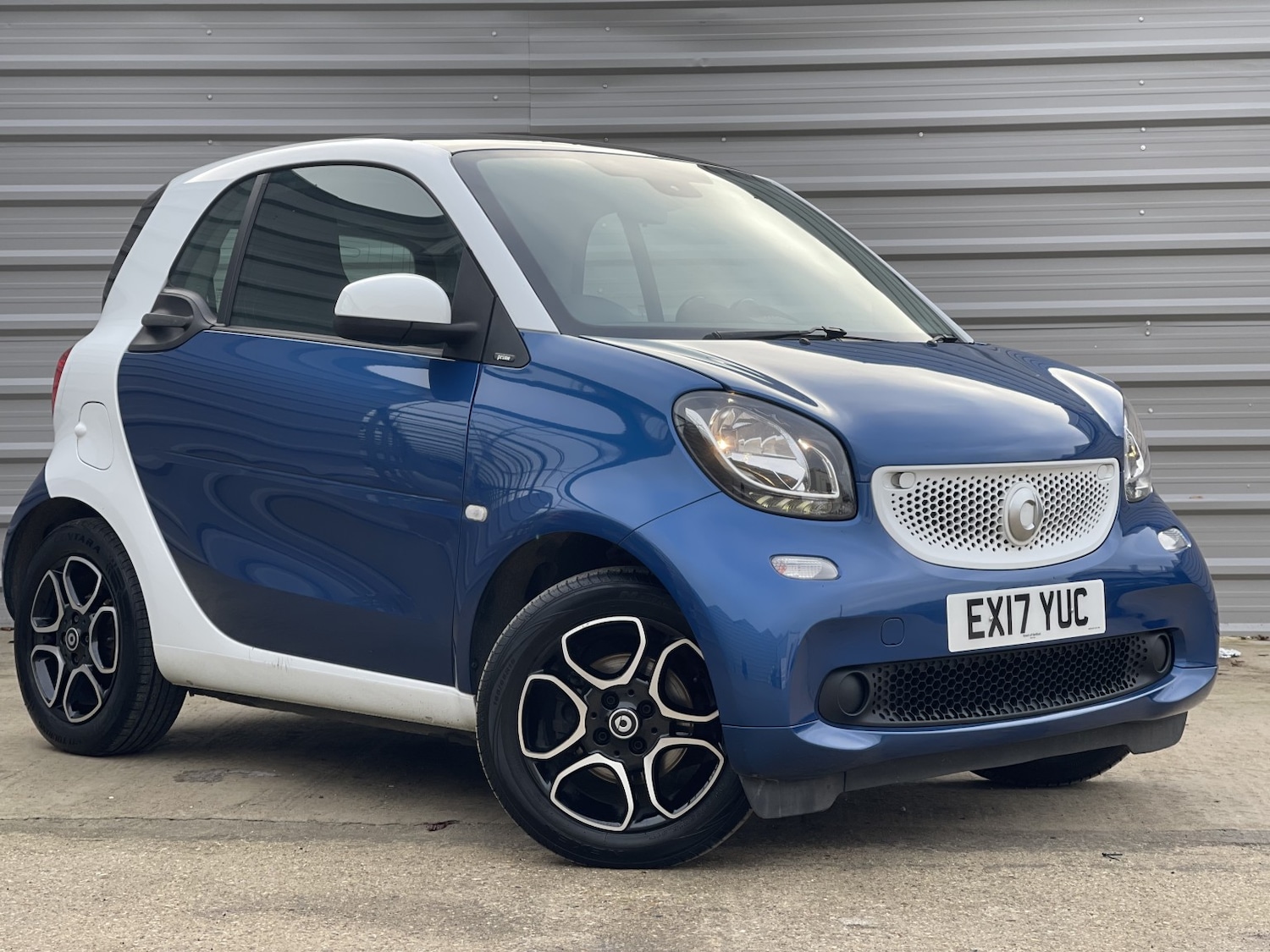 Used smart fortwo 2017 for sale - 76643465: Photo 2