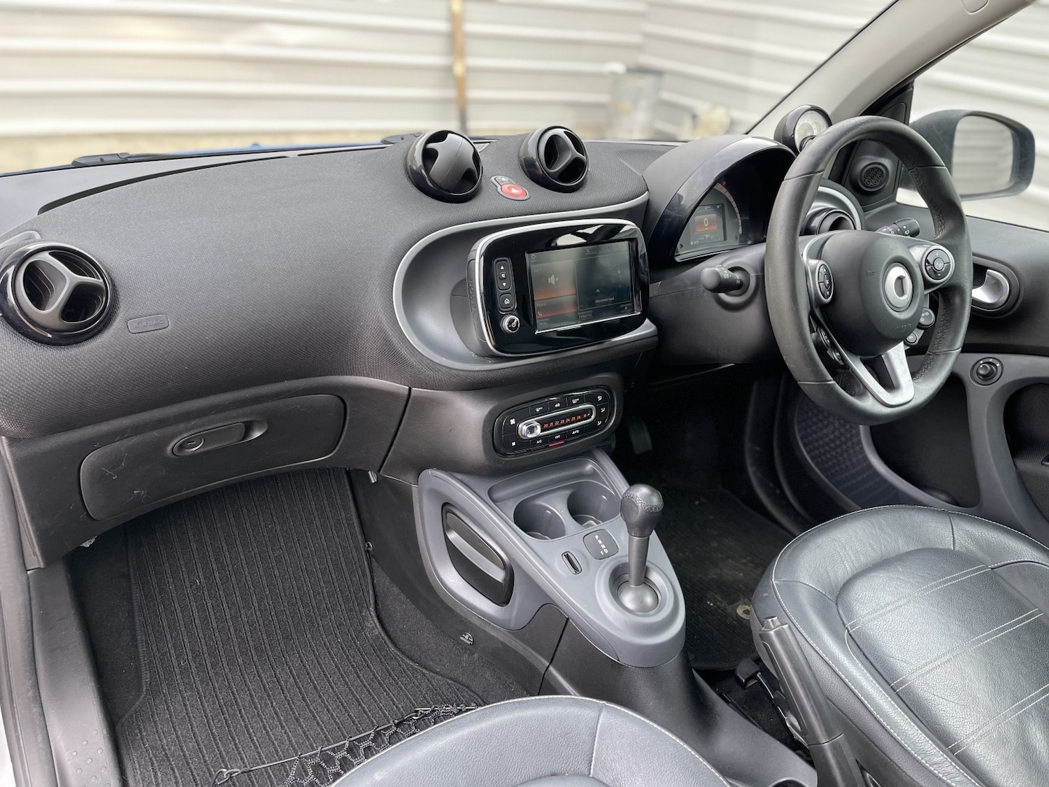 Used smart fortwo 2017 for sale - 76643465: Photo 32