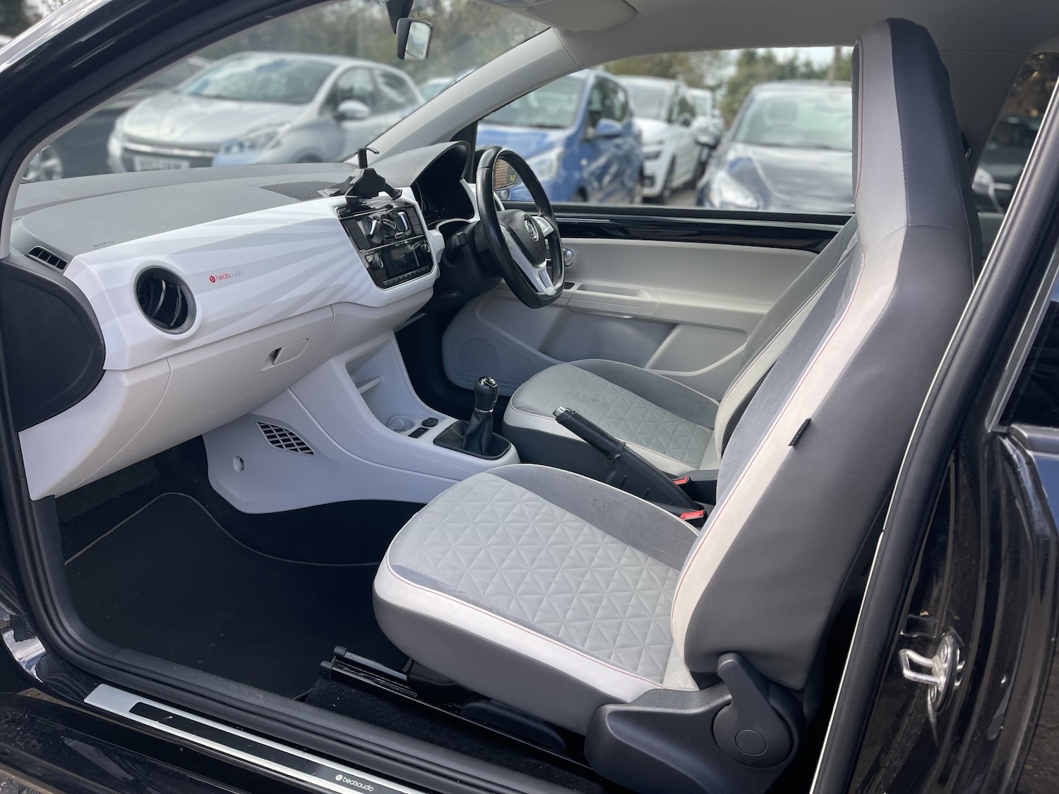 Used Volkswagen up! 2017 for sale - 78062250: Photo 31