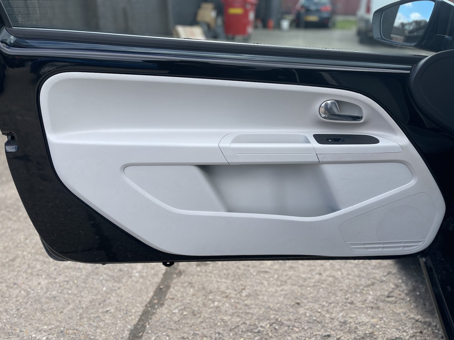 Used Volkswagen up! 2017 for sale - 78062250: Photo 32