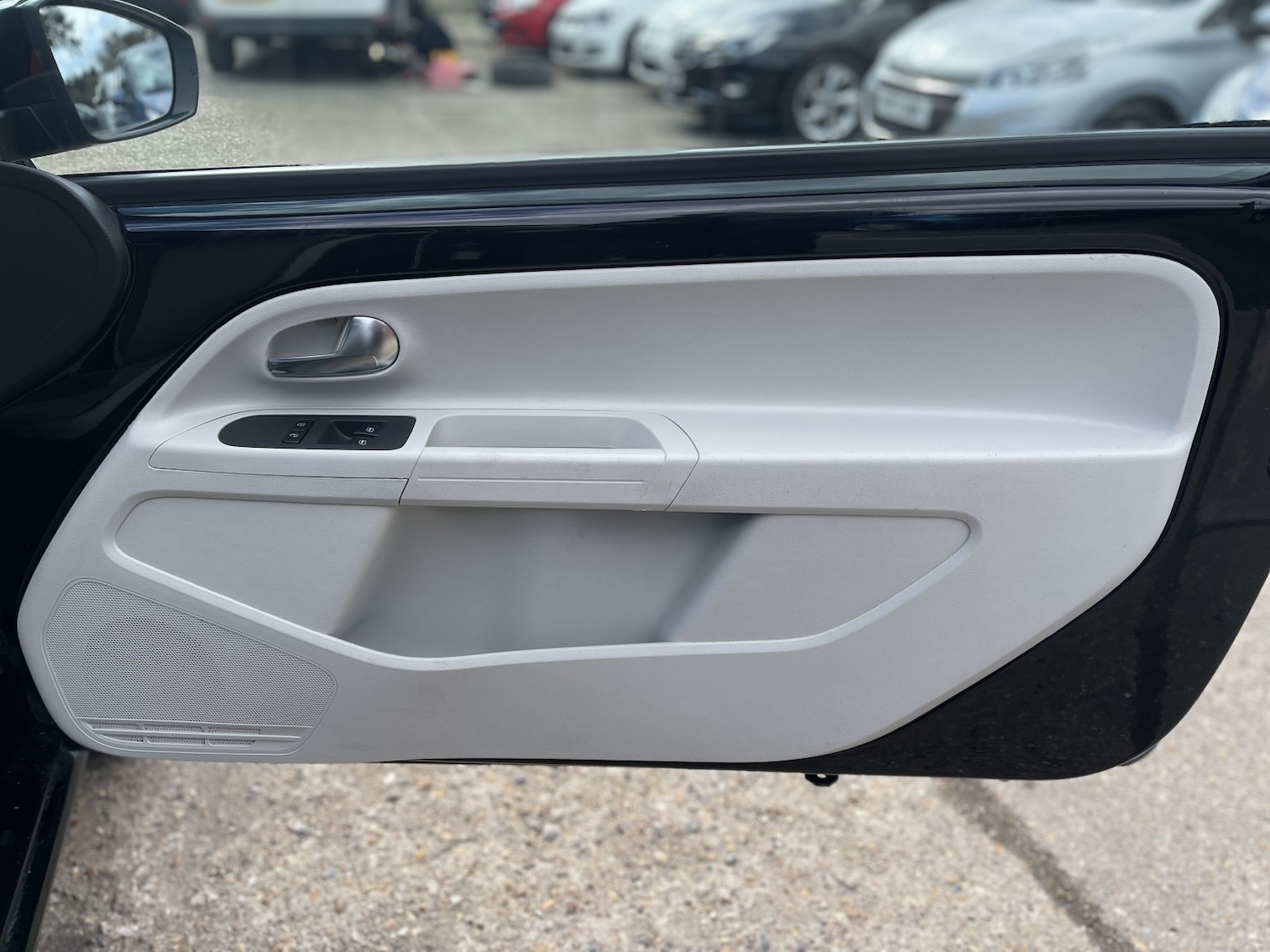 Used Volkswagen up! 2017 for sale - 78062250: Photo 39