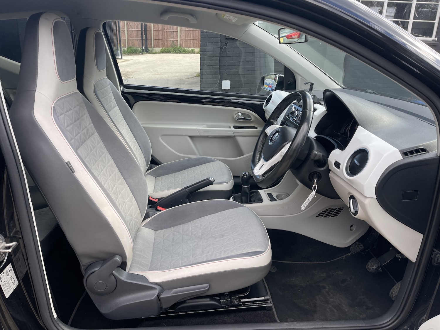 Used Volkswagen up! 2017 for sale - 78062250: Photo 42