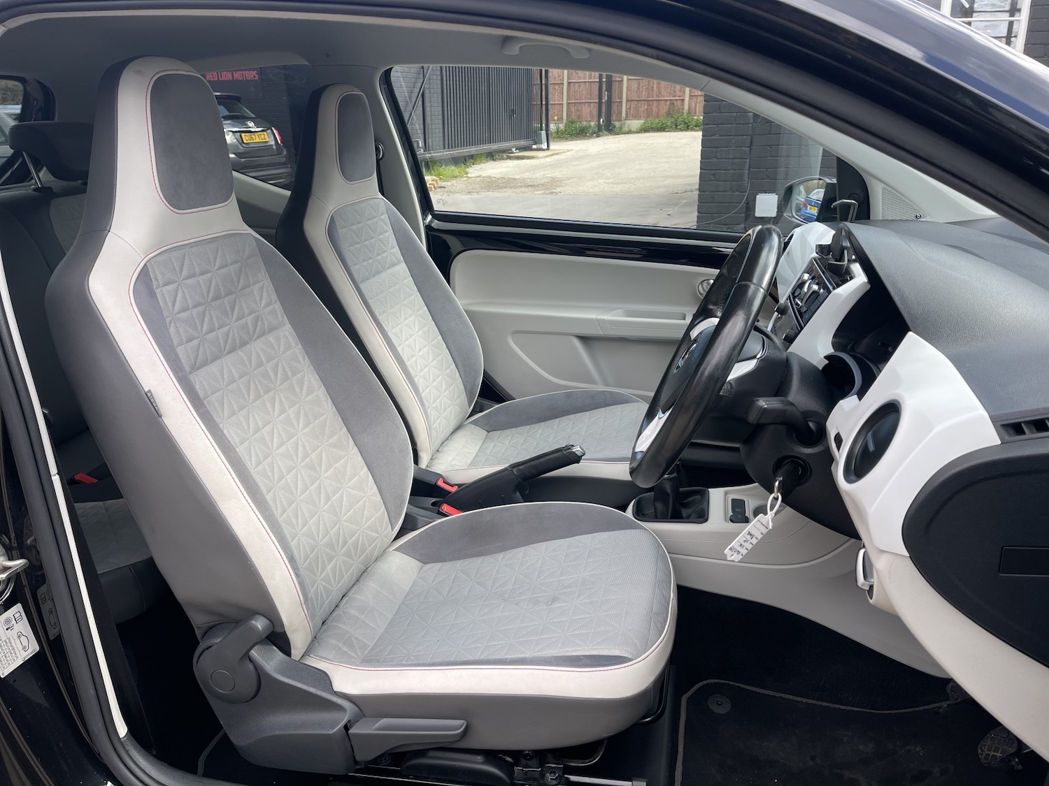 Used Volkswagen up! 2017 for sale - 78062250: Photo 43