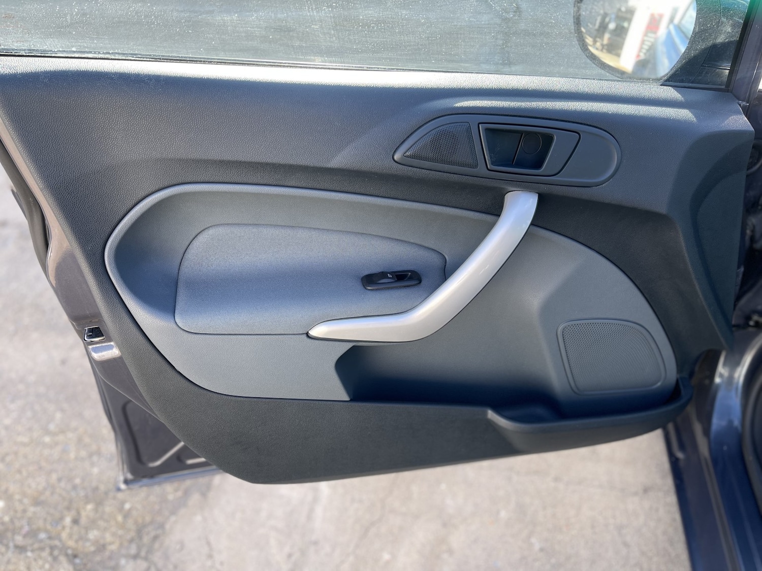 Used Ford Fiesta 2011 for sale - 77632504: Photo 30