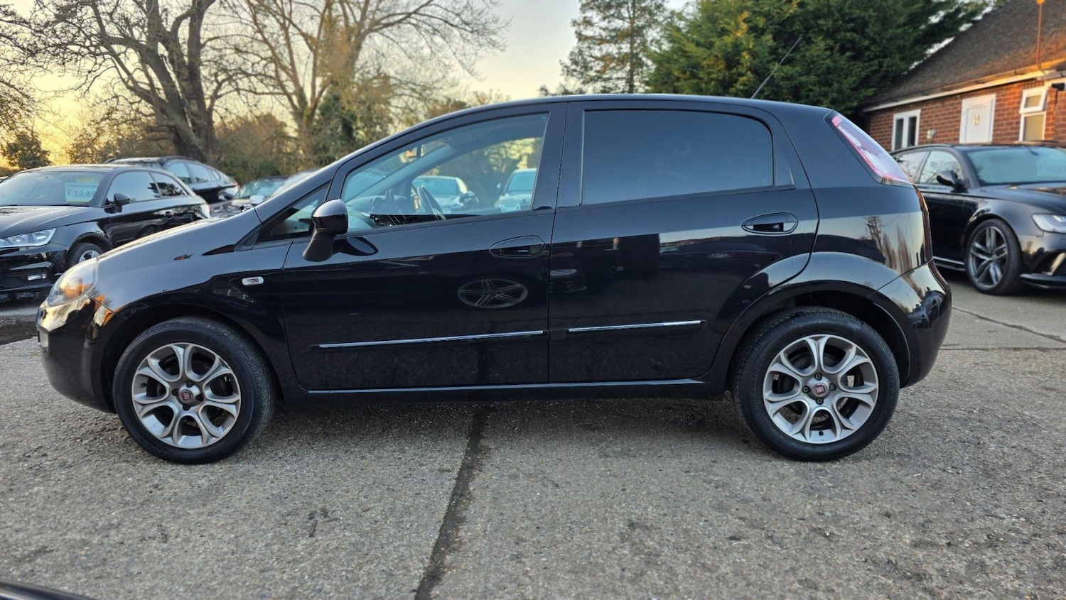 Used Fiat Punto 2015 for sale - 76082778: Photo 15