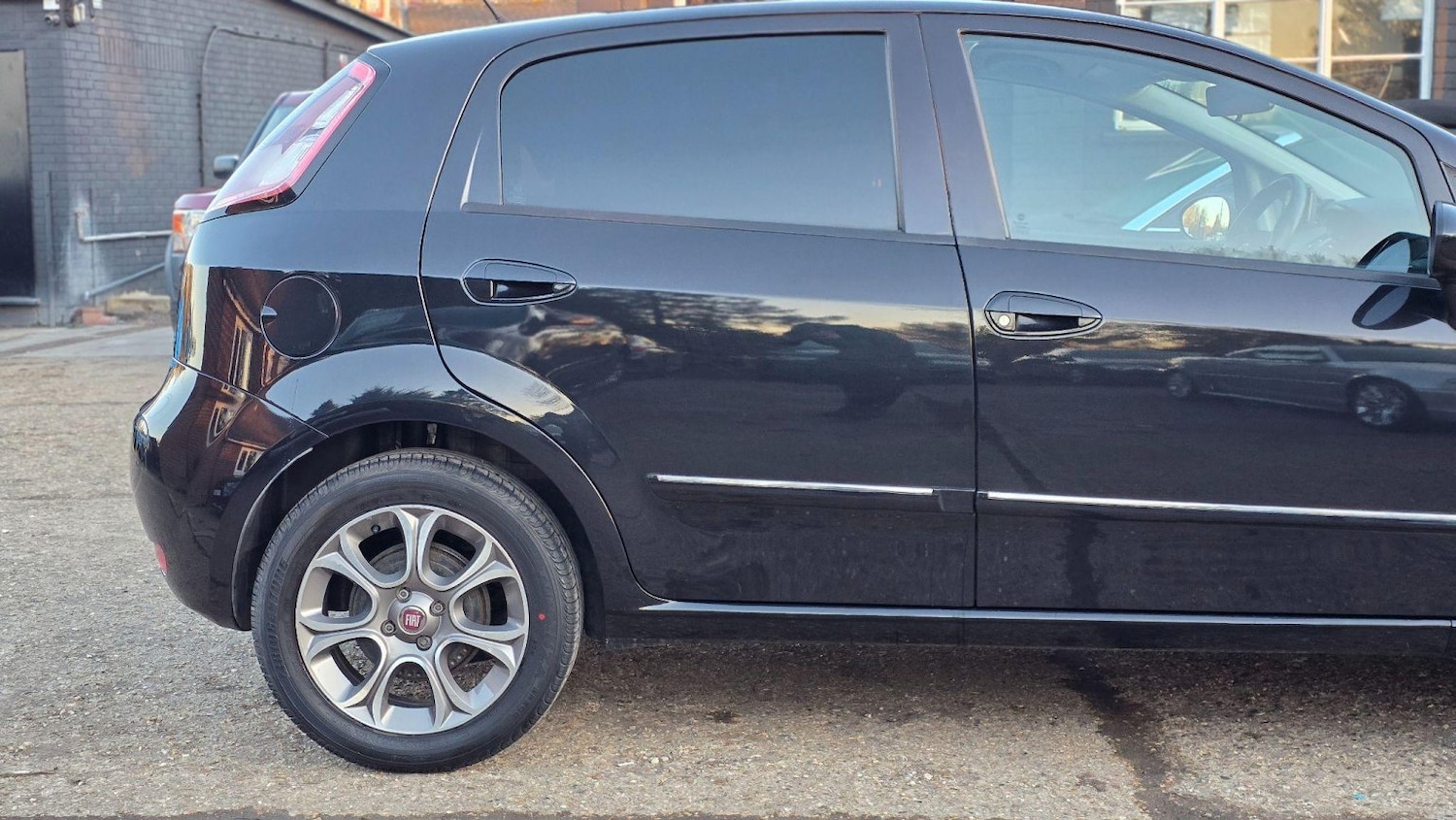 Used Fiat Punto 2015 for sale - 76082778: Photo 22