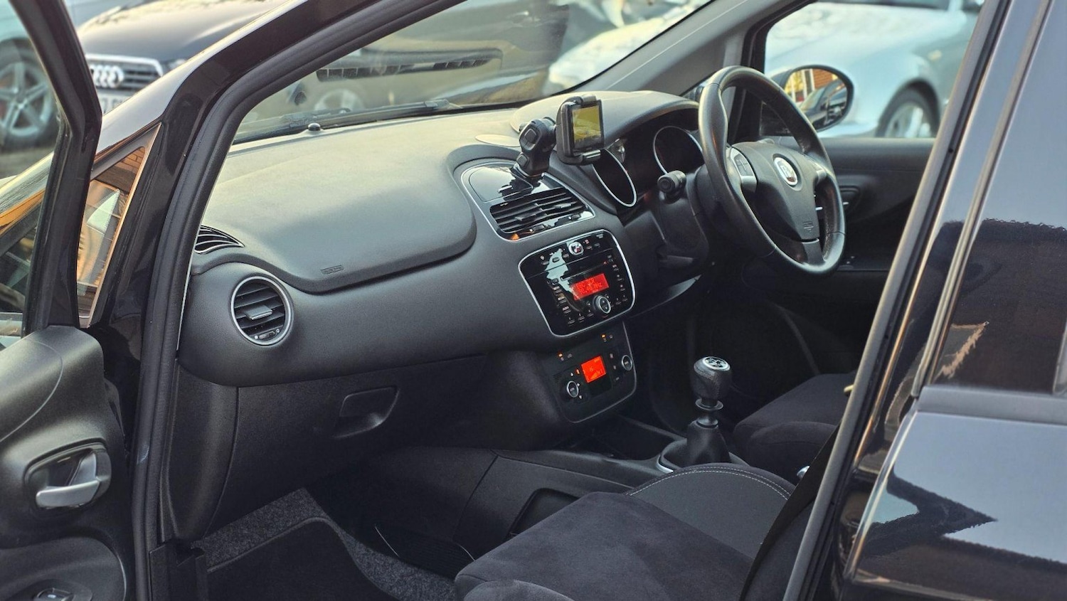 Used Fiat Punto 2015 for sale - 76082778: Photo 24