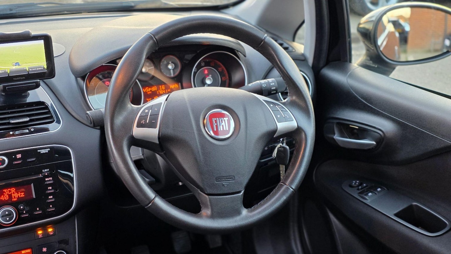 Used Fiat Punto 2015 for sale - 76082778: Photo 48