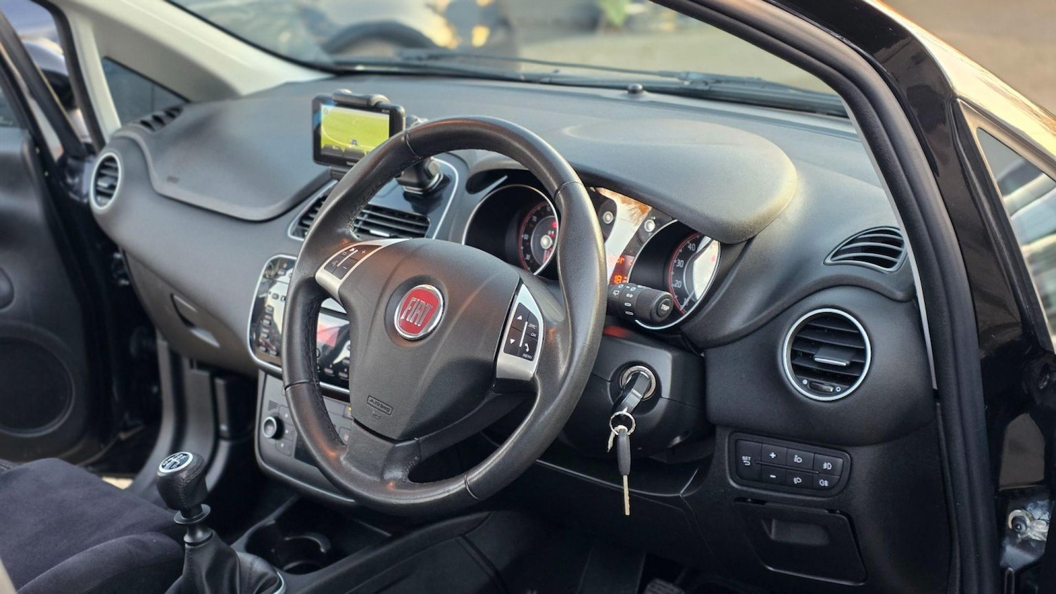Used Fiat Punto 2015 for sale - 76082778: Photo 60