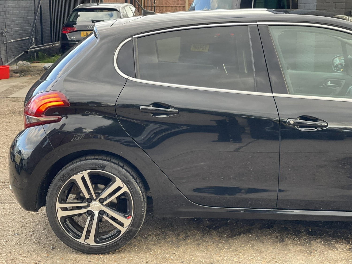 Used Peugeot 208 2018 for sale - 77836849: Photo 25
