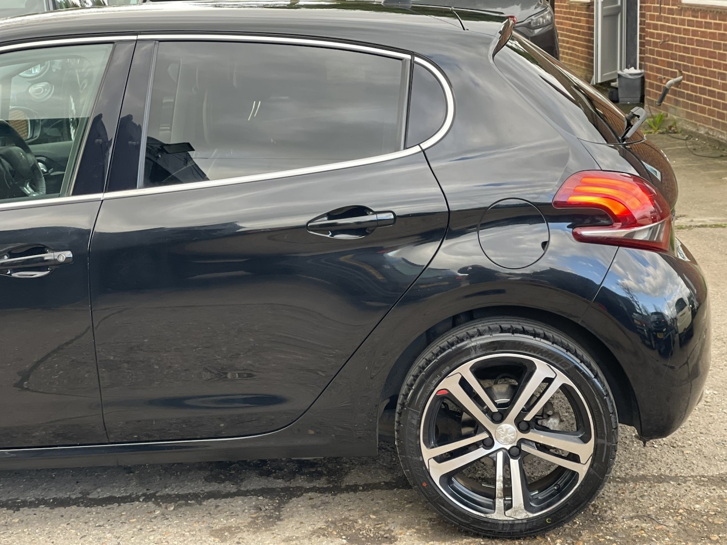 Used Peugeot 208 2018 for sale - 77836849: Photo 31