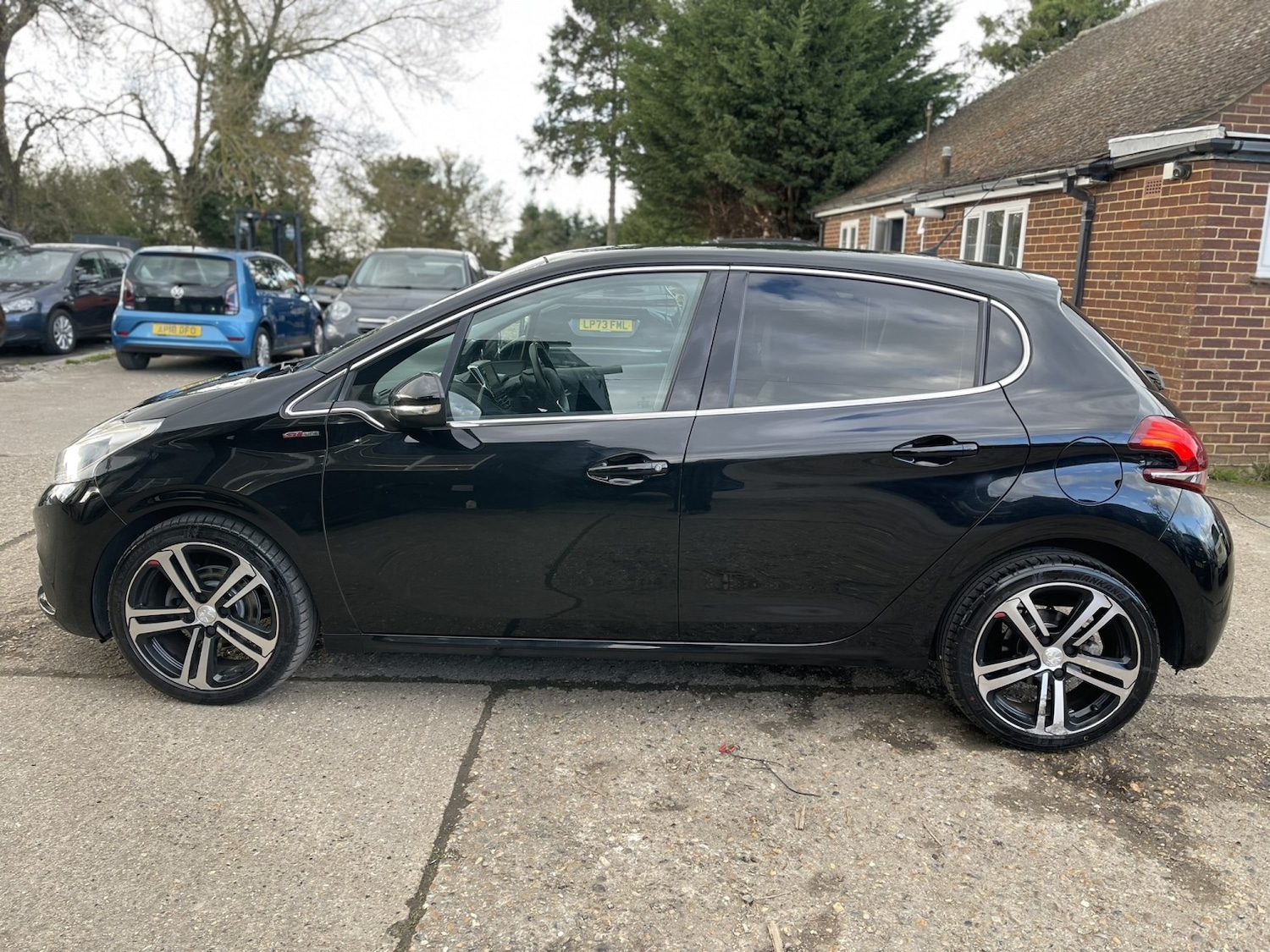 Used Peugeot 208 2018 for sale - 77836849: Photo 32