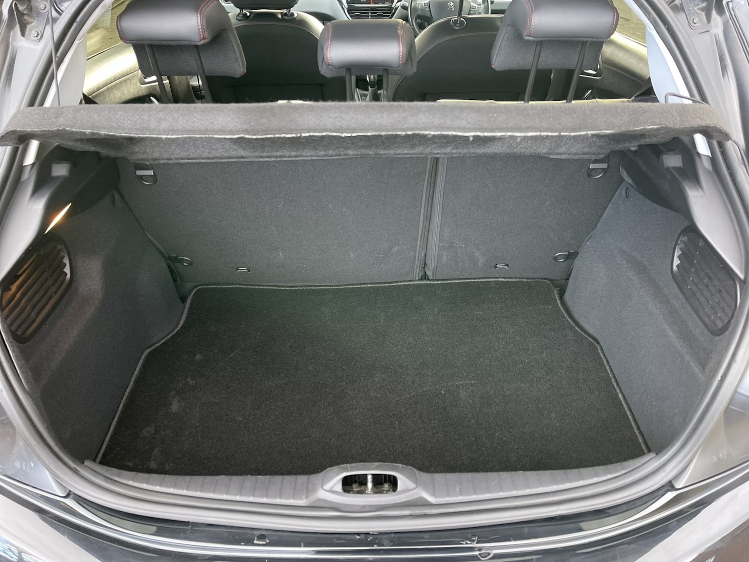 Used Peugeot 208 2018 for sale - 77836849: Photo 44