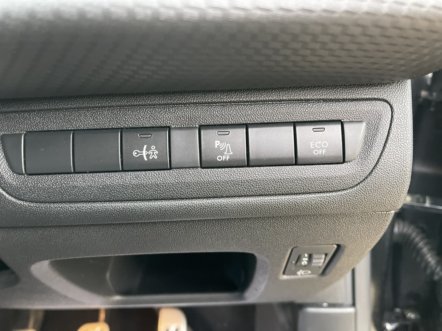 Used Peugeot 208 2018 for sale - 77836849: Photo 52