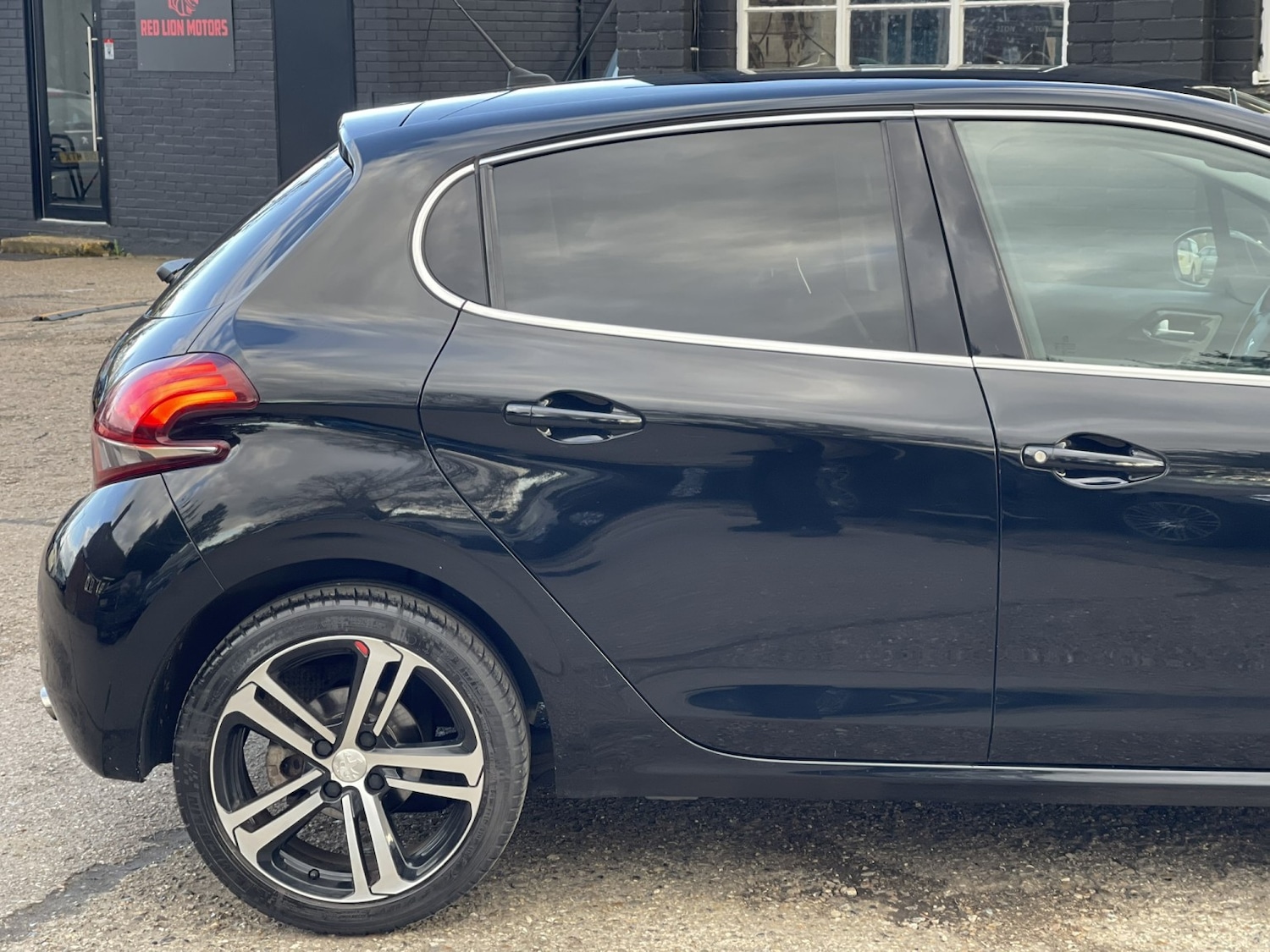 Used Peugeot 208 2018 for sale - 77836849: Photo 8
