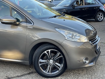 Used Peugeot 208 2013 for sale - 76198313: Photo