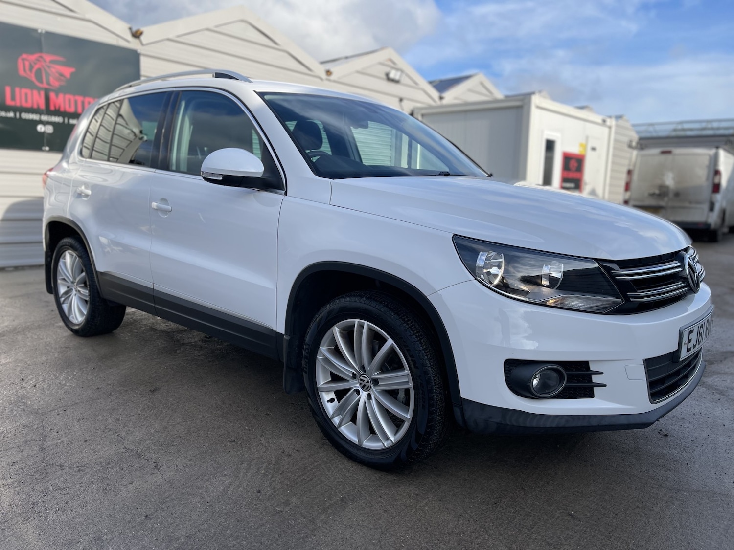Used Volkswagen Tiguan 2011 for sale - 77237130: Photo 15