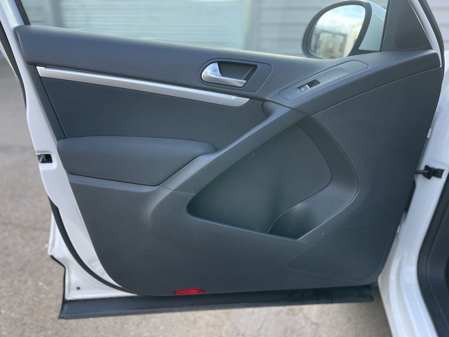 Used Volkswagen Tiguan 2011 for sale - 77237130: Photo 33