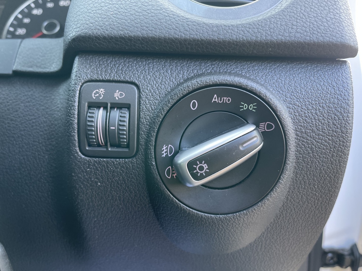 Used Volkswagen Tiguan 2011 for sale - 77237130: Photo 53