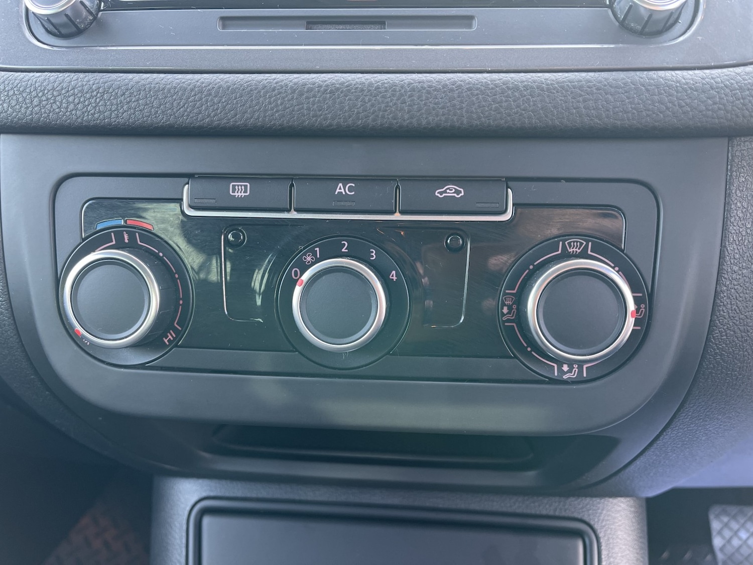 Used Volkswagen Tiguan 2011 for sale - 77237130: Photo 59